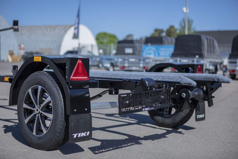 Tiki Vannscooterhenger JS750-L/JET Black Edition